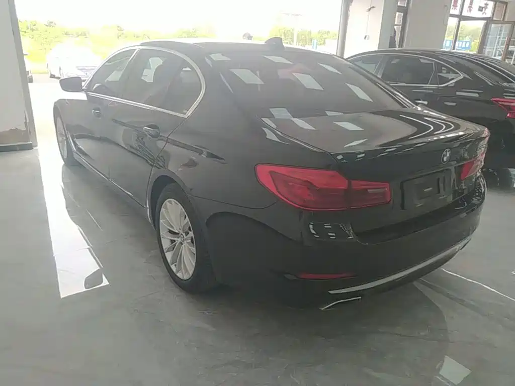BMW 5 Series — фото 23