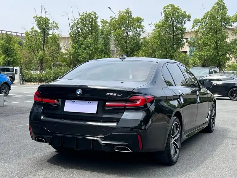 BMW 5 Series — фото 12