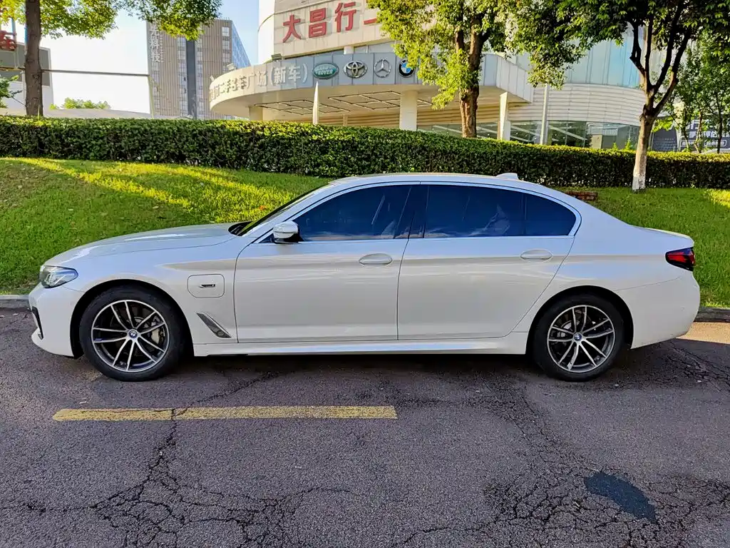 BMW 5 Series New Energy — фото 3