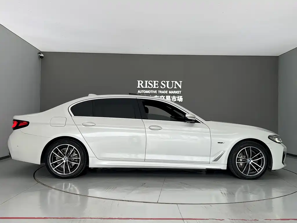 BMW 5 Series New Energy — фото 18