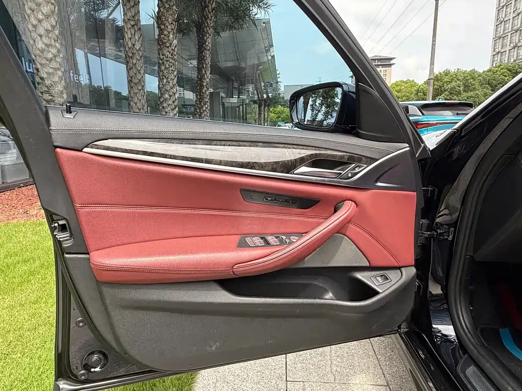 BMW 5 Series — фото 15