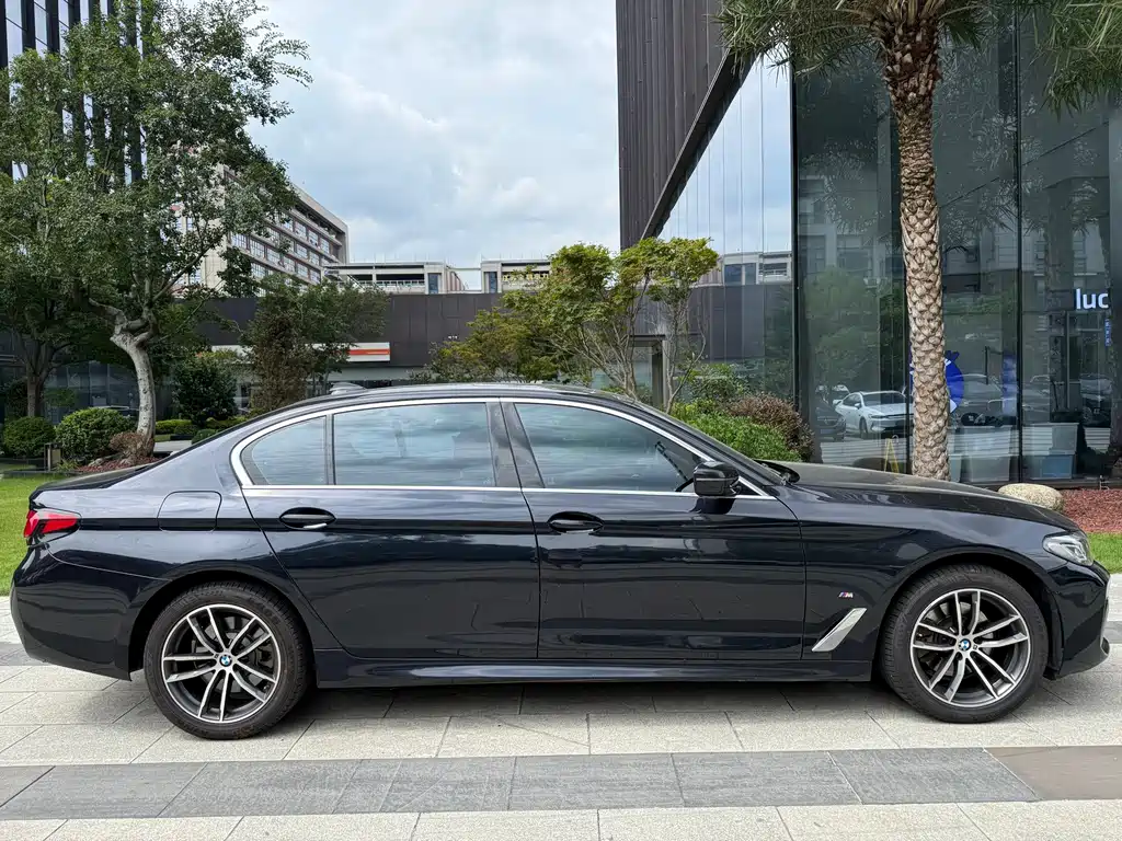 BMW 5 Series — фото 4