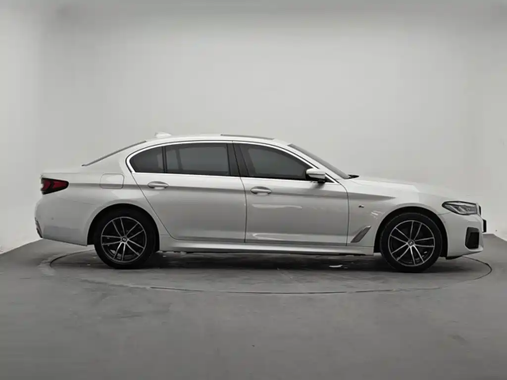 BMW 5 Series — фото 4