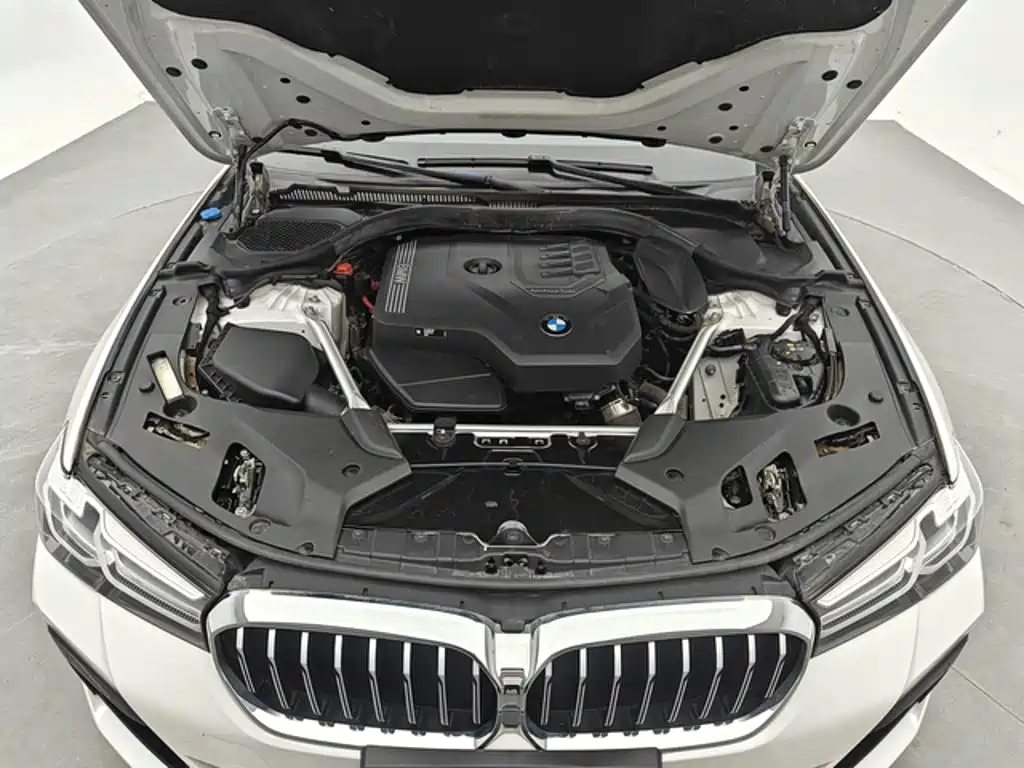 BMW 5 Series — фото 10