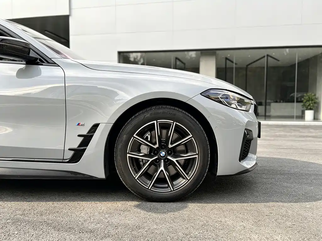 BMW i4 — фото 17