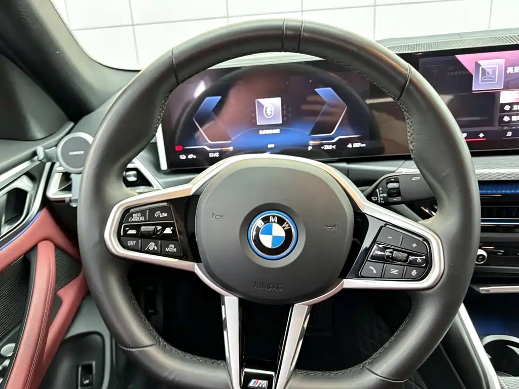 BMW i4 — фото 6