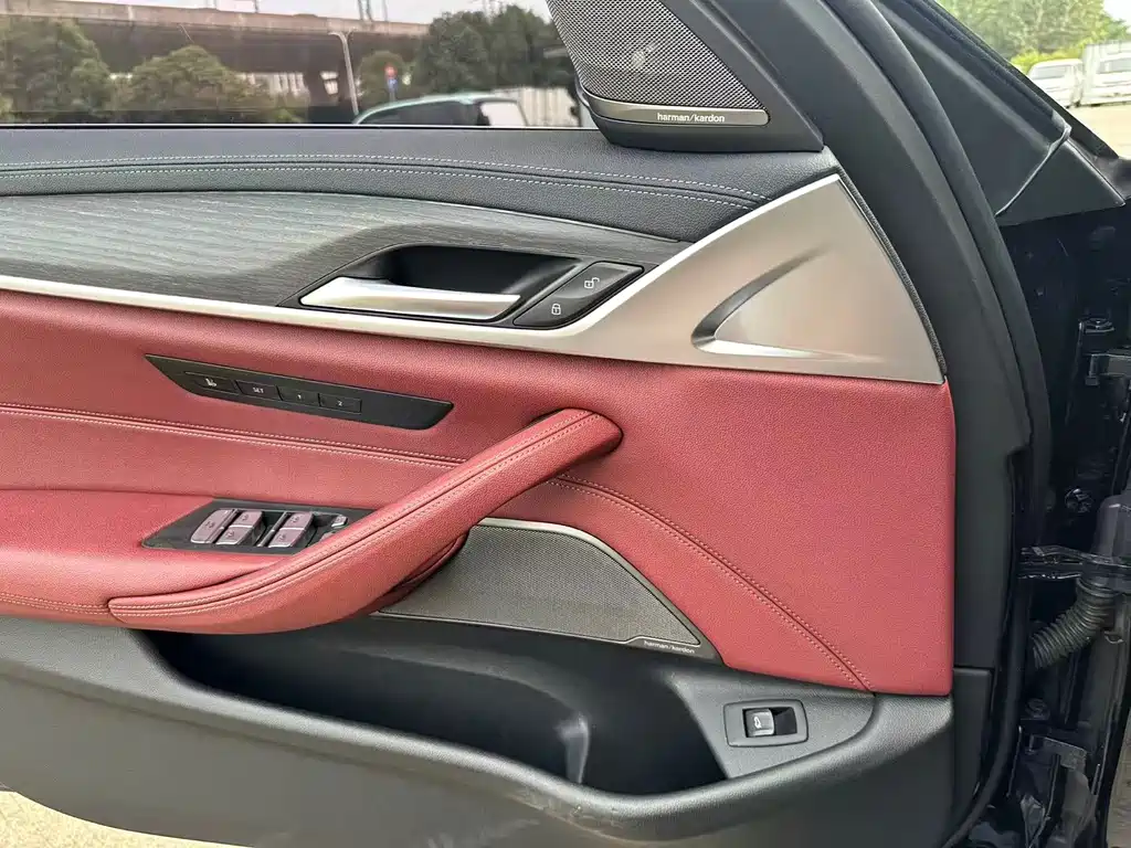 BMW 5 Series — фото 13