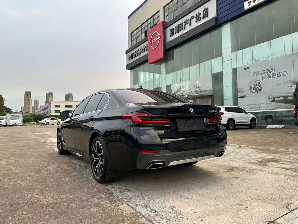 BMW 5 Series — фото 17