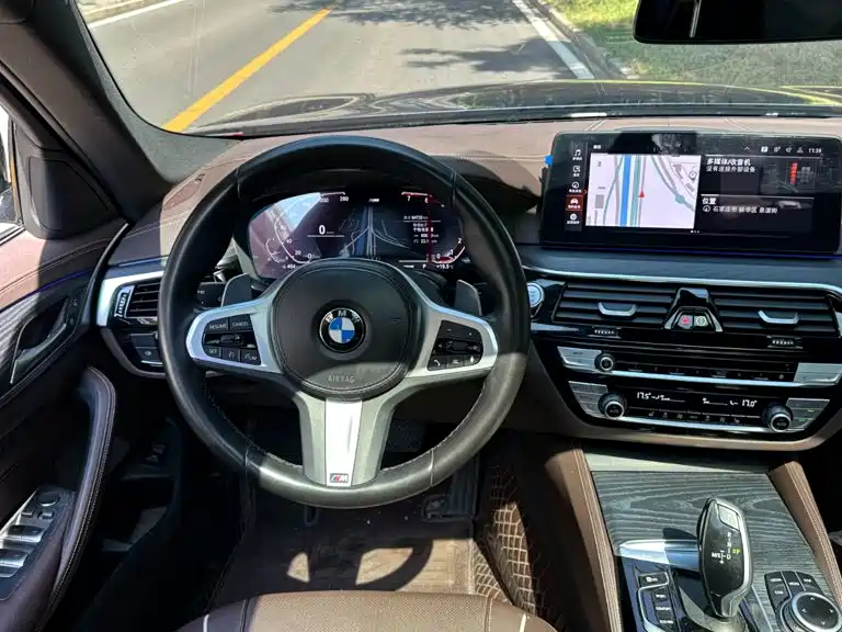 BMW 5 Series — фото 11