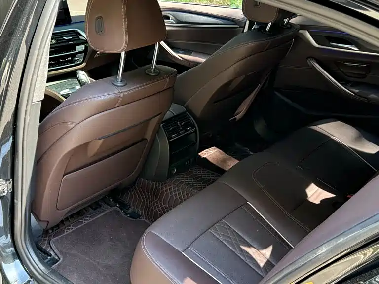 BMW 5 Series — фото 14