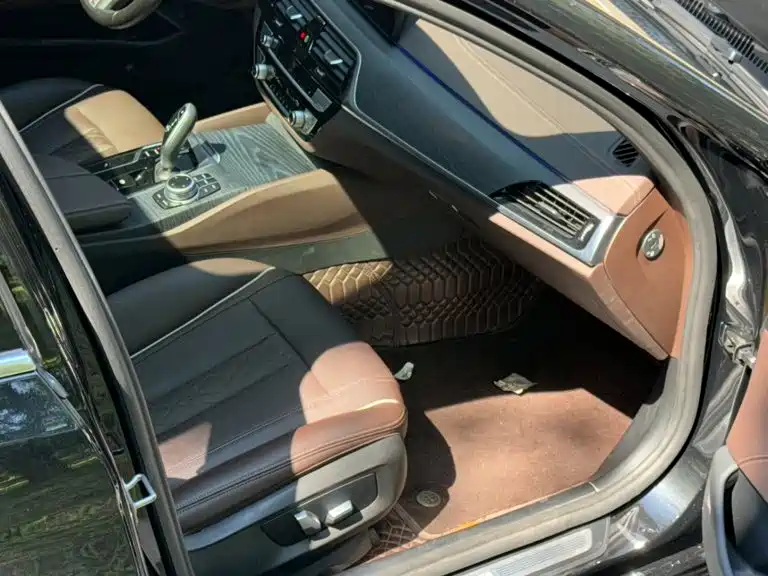 BMW 5 Series — фото 16