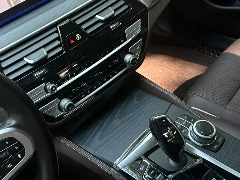 BMW 5 Series — фото 9