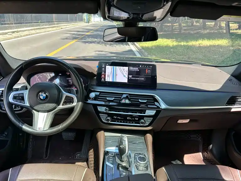 BMW 5 Series — фото 10