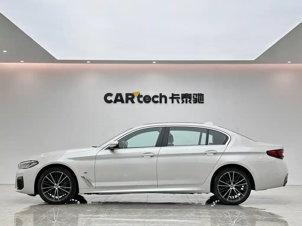 BMW 5 Series — фото 2