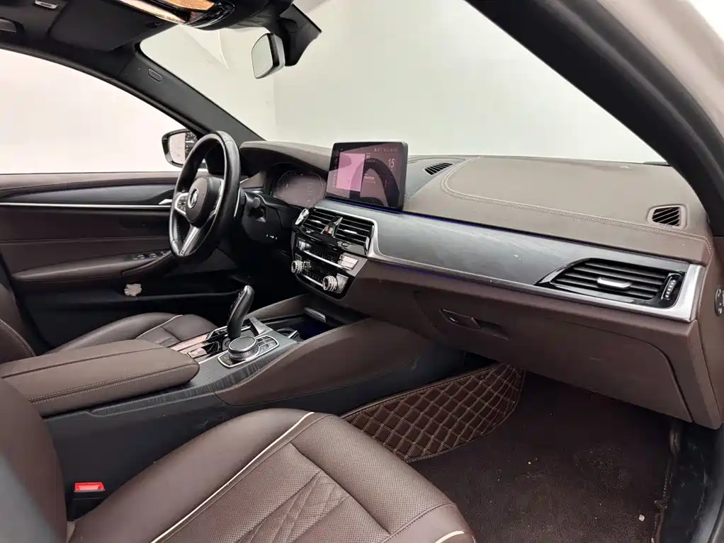 BMW 5 Series — фото 11