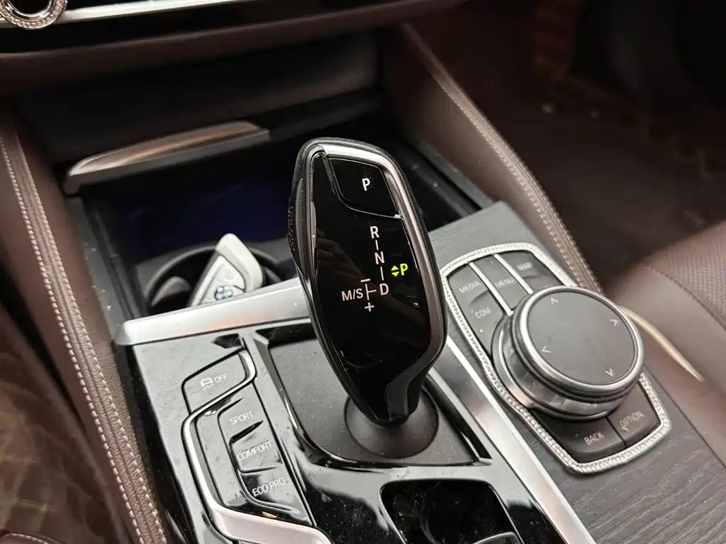 BMW 5 Series — фото 15