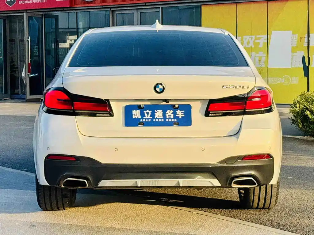 BMW 5 Series — фото 11