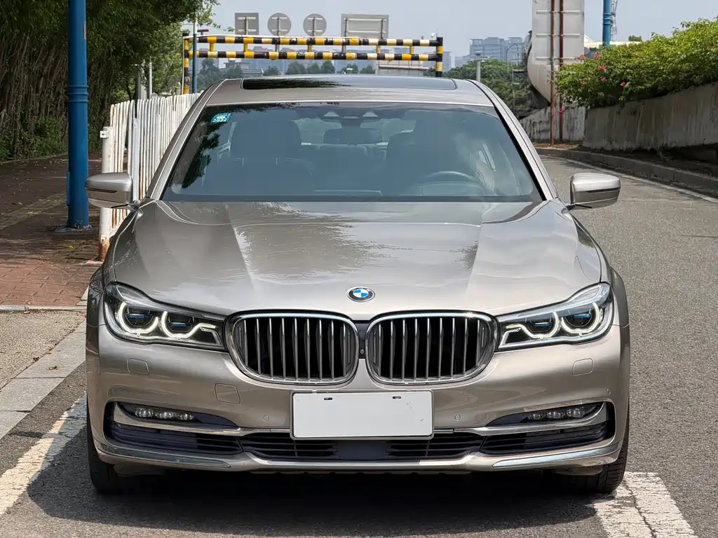 BMW 7 Series — фото 2