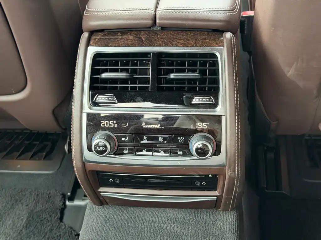 BMW 7 Series — фото 15
