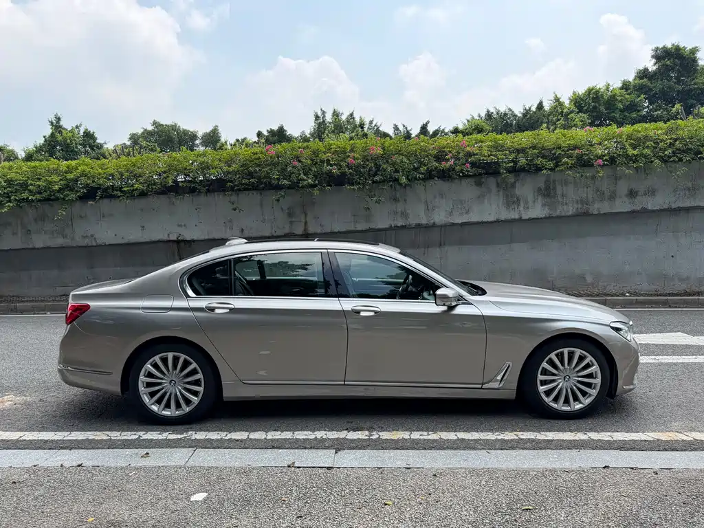 BMW 7 Series — фото 4
