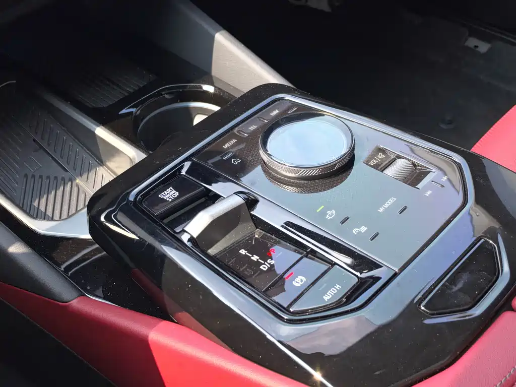 BMW 5 Series — фото 15