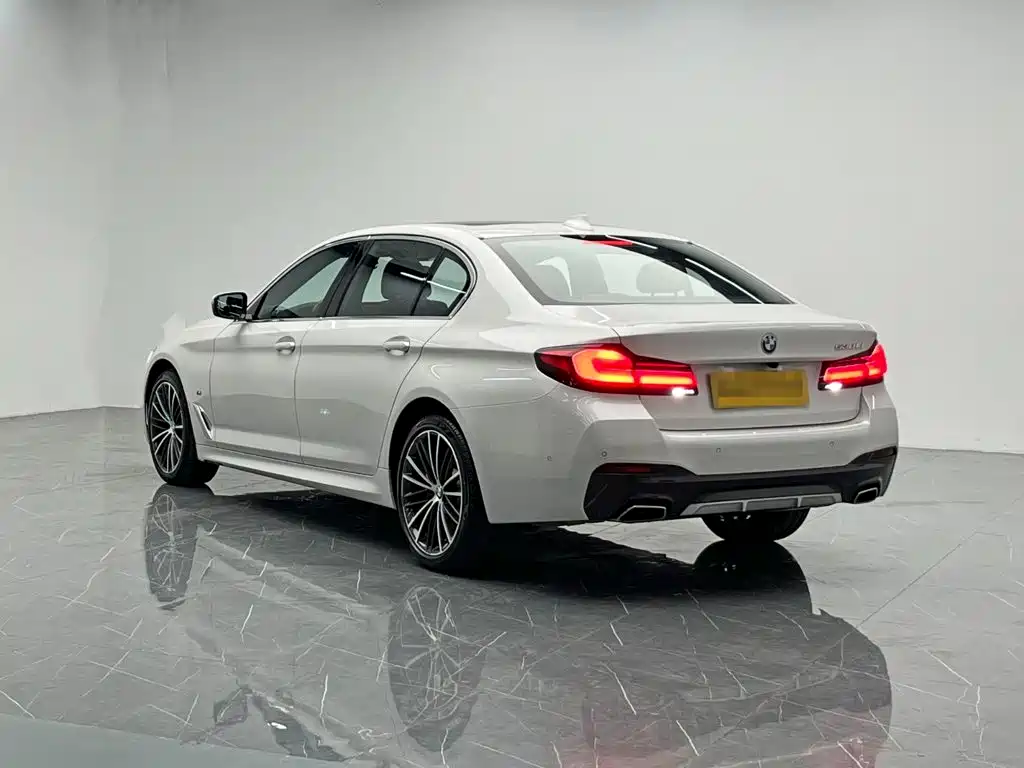 BMW 5 Series — фото 4