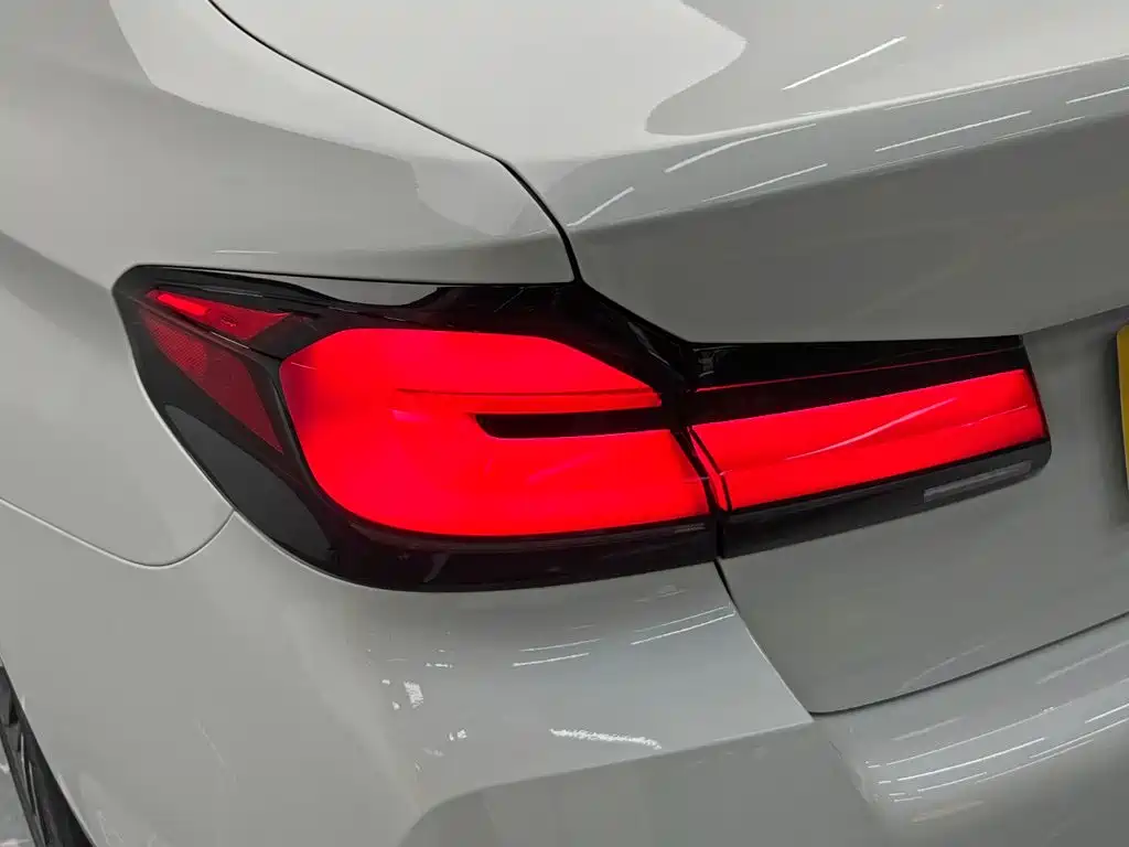 BMW 5 Series — фото 10