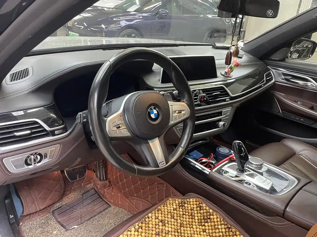 BMW 7 Series — фото 11