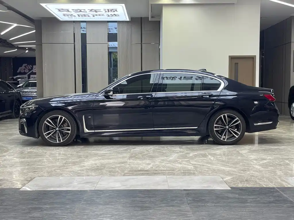 BMW 7 Series — фото 4