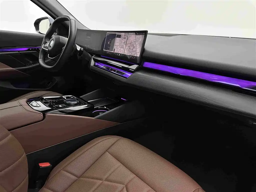 BMW 5 Series — фото 18