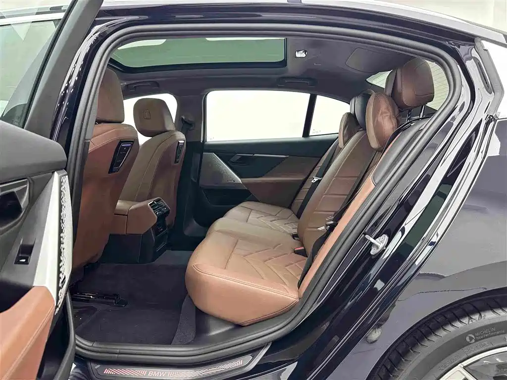 BMW 5 Series — фото 20