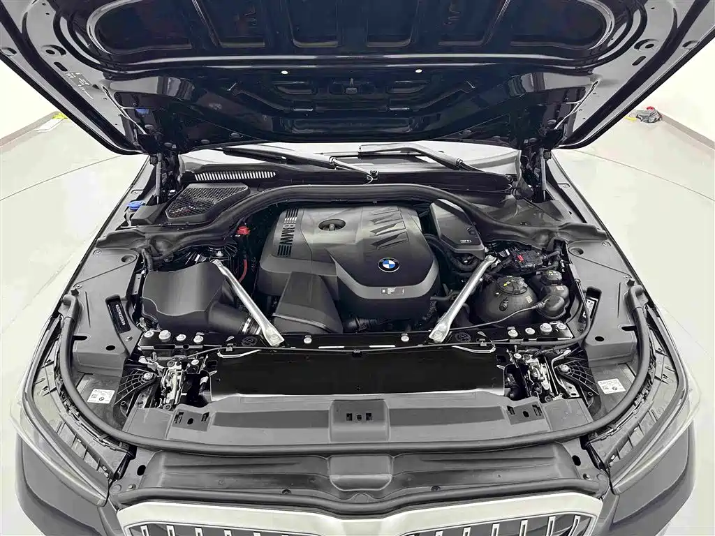BMW 5 Series — фото 28