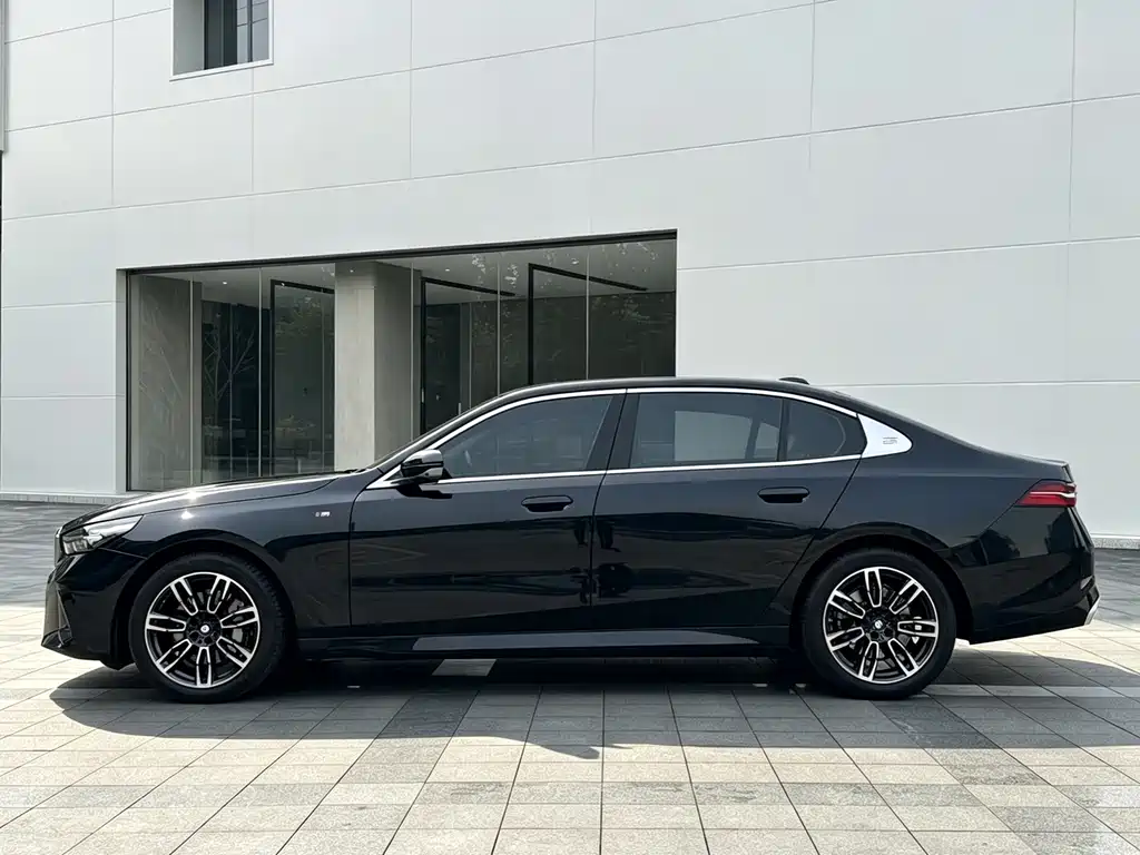 BMW 5 Series — фото 4