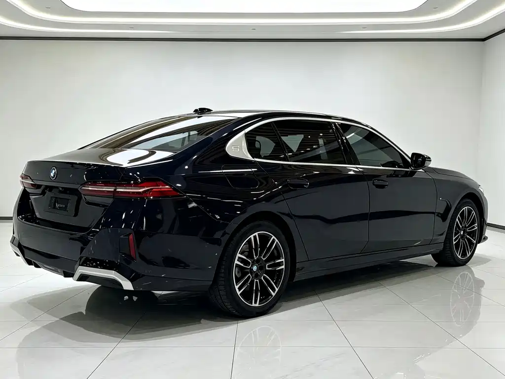 BMW 5 Series — фото 9