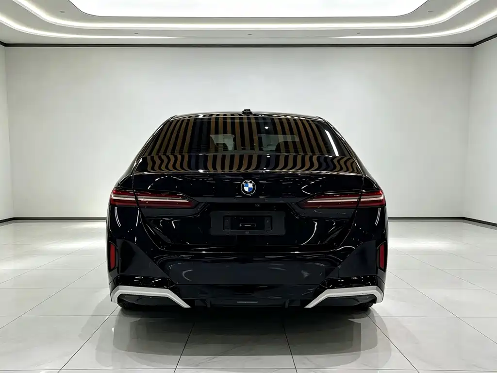 BMW 5 Series — фото 10