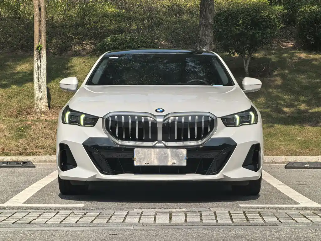BMW 5 Series — фото 2