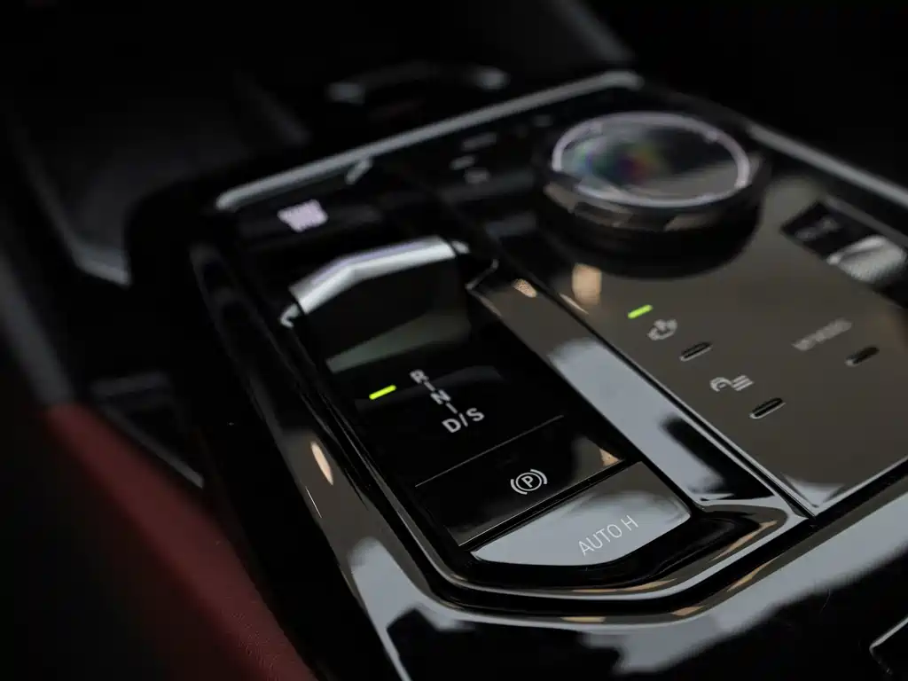 BMW 5 Series — фото 15