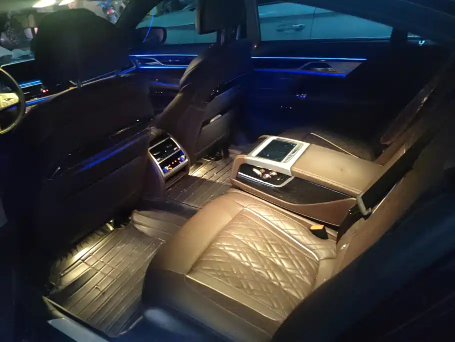 BMW 7 Series — фото 10