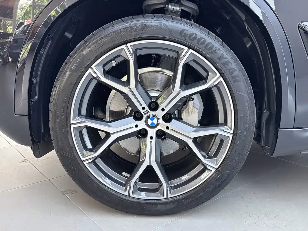 BMW X5 — фото 17