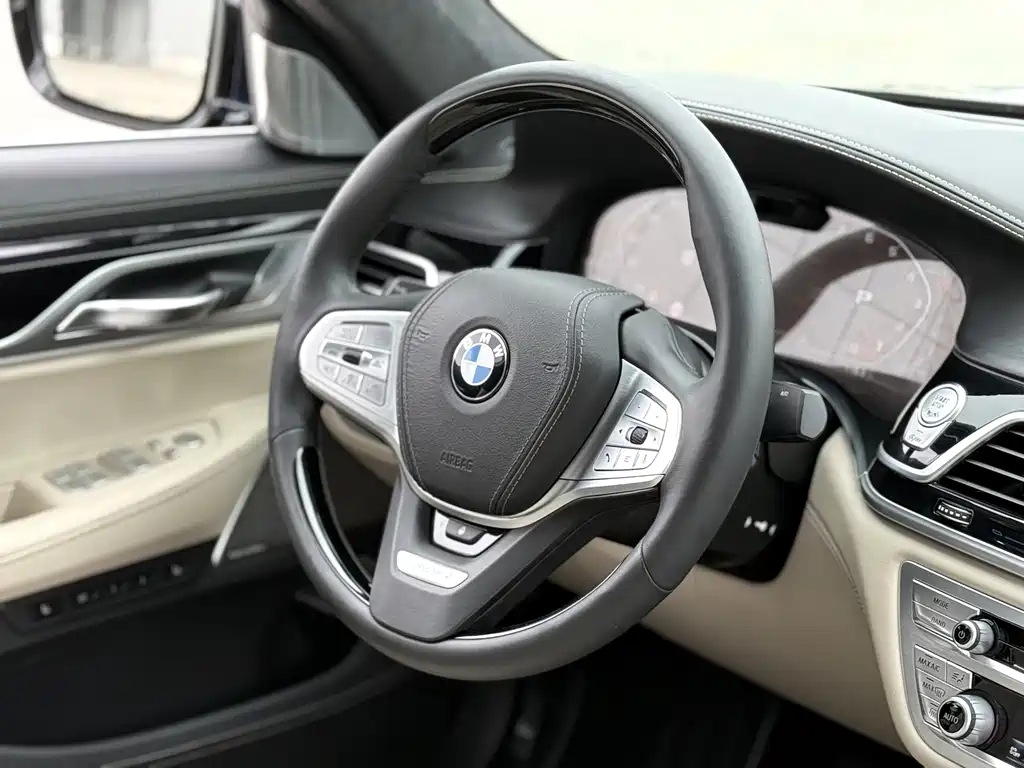 BMW 7 Series — фото 10