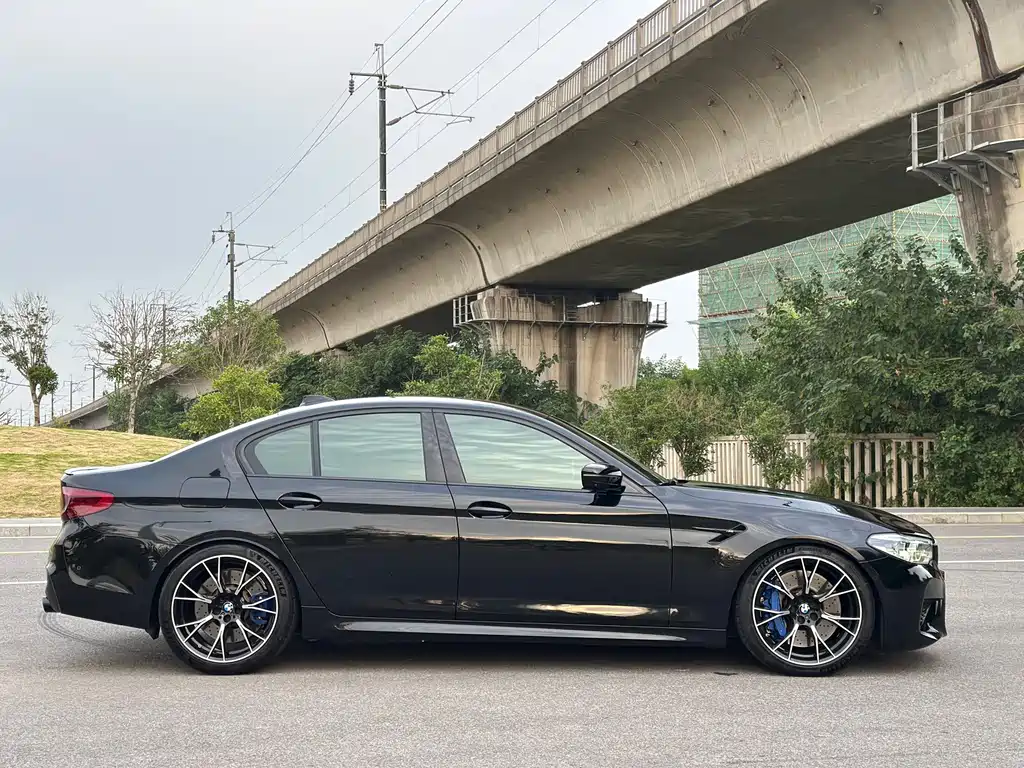 BMW M5 — фото 4