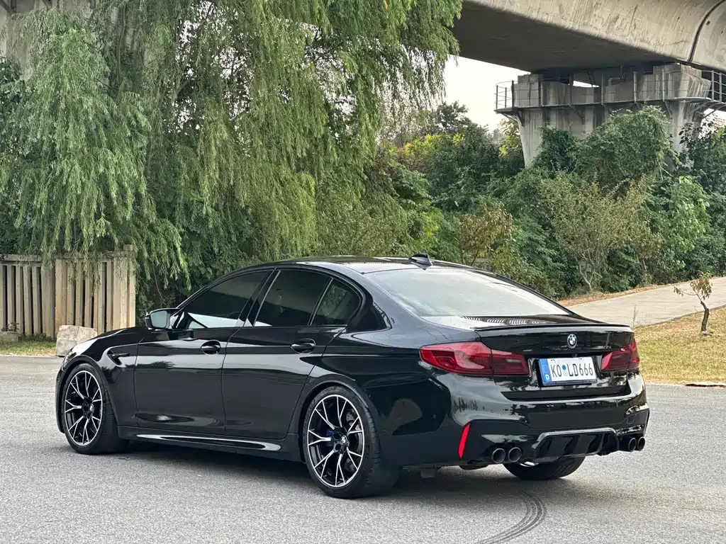BMW M5 — фото 5