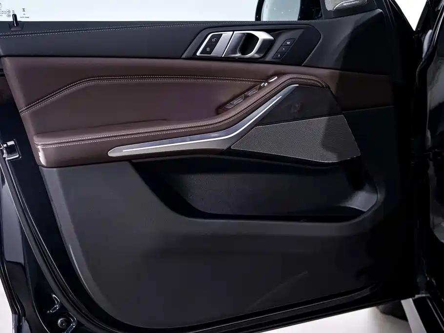BMW X5 — фото 17