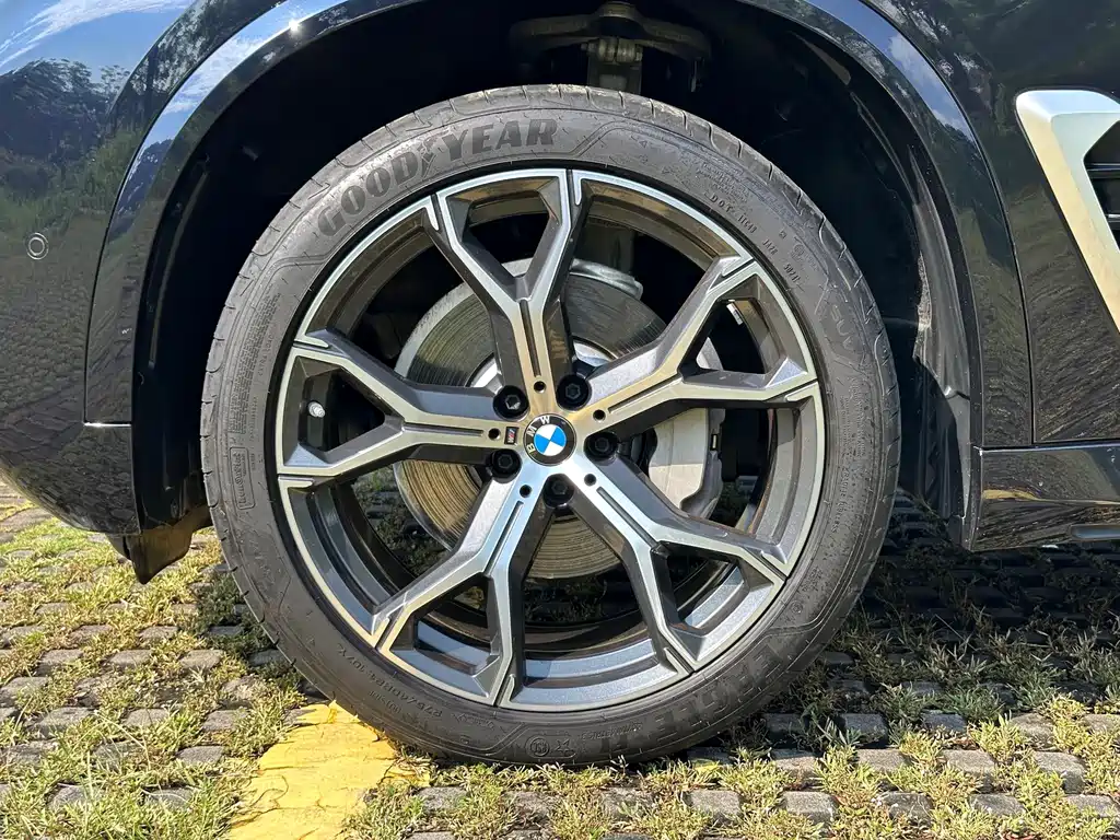 BMW X5 — фото 22
