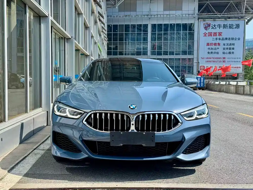 BMW 8 Series — фото 2