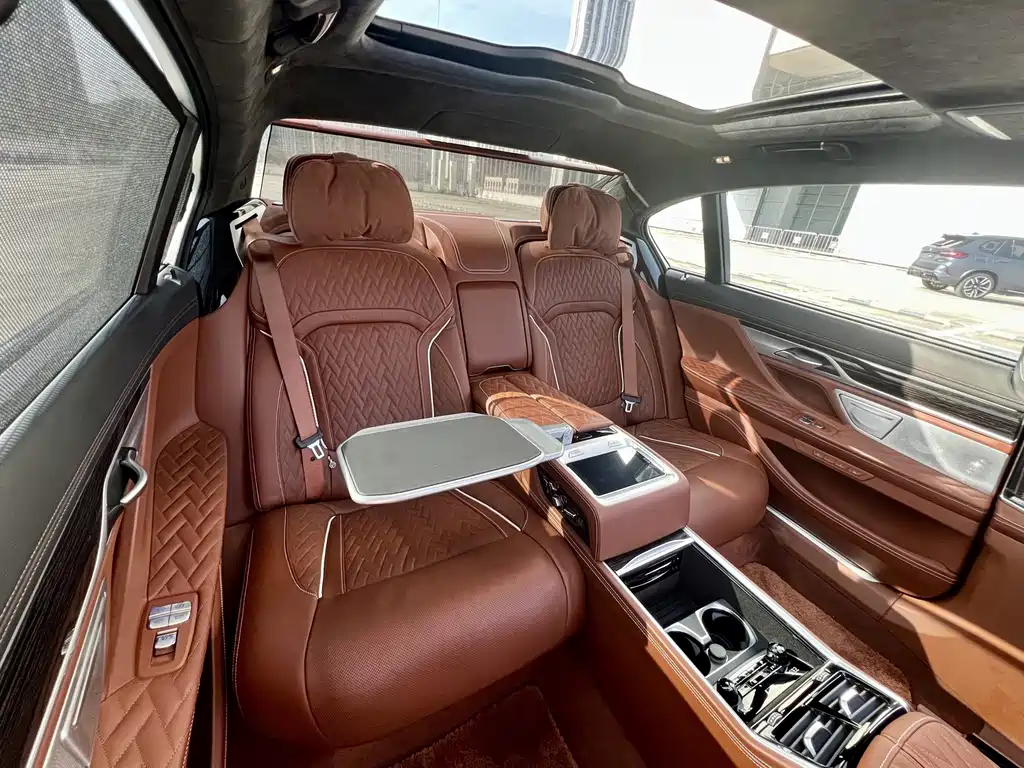 BMW 7 Series — фото 10
