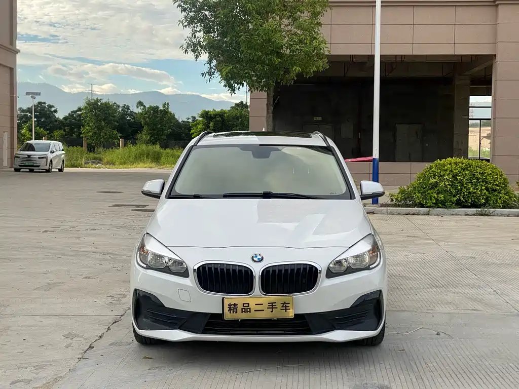 BMW 2 Series Active Tourer — фото 2