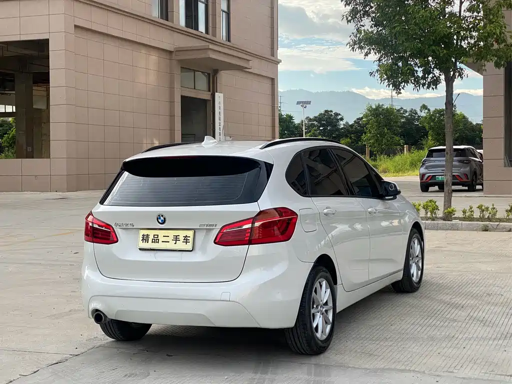 BMW 2 Series Active Tourer — фото 7