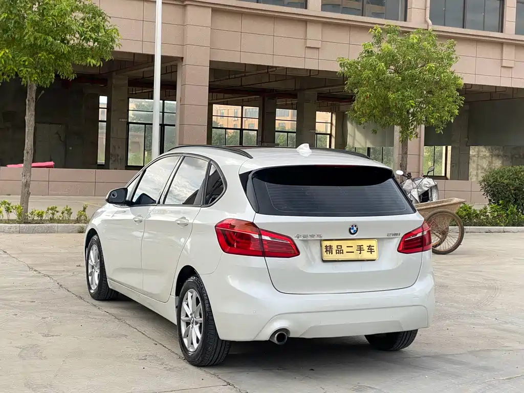 BMW 2 Series Active Tourer — фото 9