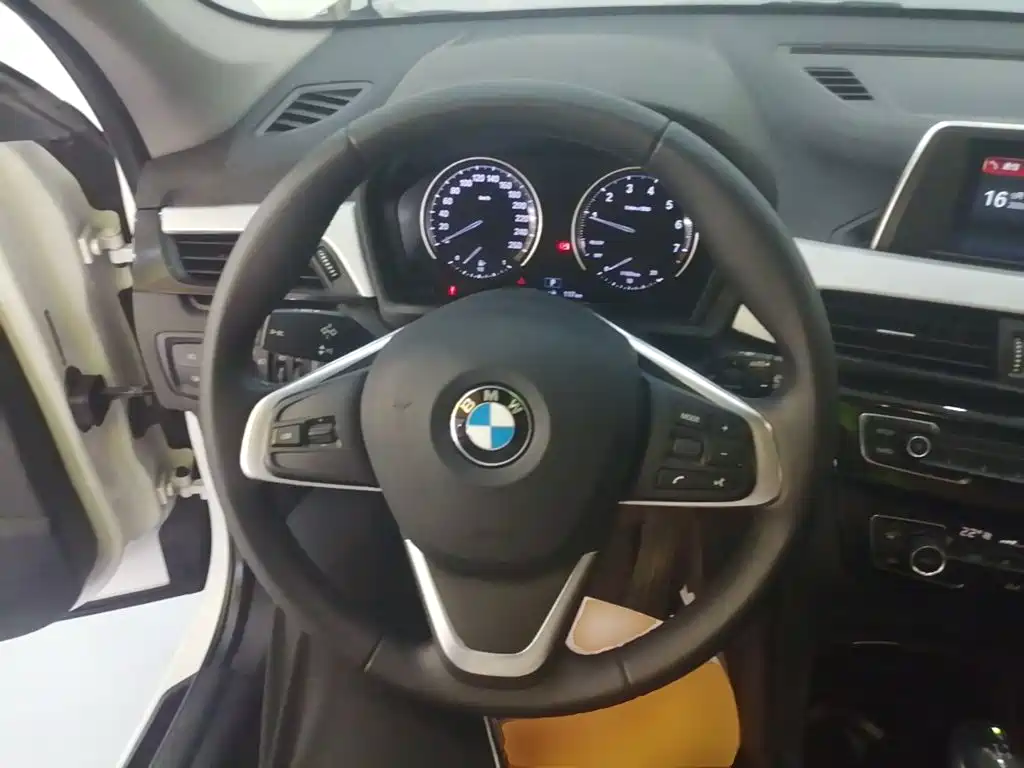 BMW X1 — фото 11